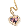 Macro detail van gepersonaliseerde hart fotohanger met kristallen en gedraaide ketting - Hart Spinner / Goud + 16inch Touwketting