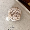 Elegante fermaglio per capelli a rosa in seta champagne con grande perla bianca - Molletta per Capelli Beige