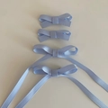 Lot de quatre barrettes à nœuds en ruban bleu clair avec de longs rubans fluides chic - Bleu