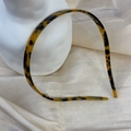 Dettaglio del cerchietto tartarugato classico con trama liscia e dentini antiscivolo - Stampa Leopardata Scura