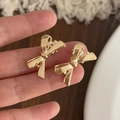 Par de pendientes de lazo dorado con acabado de espejo para peinado de mujer con estilo - Lazo / Dorado