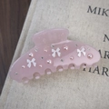 Pince à cheveux en acétate rose avec nœuds 3D blancs, perles et strass brillants - Style Noeud Papillon Perle Rose
