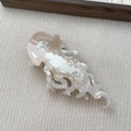 Pinza de pelo con forma de medusa en acetato con acabado blanco perlado y purpurina - Beige