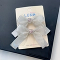 Detalle de pinzas para el cabello con lazos de organza y pedrería de corazón rosa - Estilo Lazo Strass Corazón A