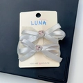 Détail de barrettes nœuds gris argenté avec dentelle et strass en cœur rose tendre - Style Nœud Strass Cœur B