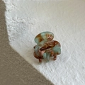 Mini acetate hair claw clip in mint green and amber brown marble pattern - Mint Green Brown Gradient