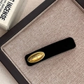Franse vintage zwart fluwelen haarclip met een handgemaakte gouden metalen plaat - Zwart