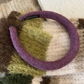 Serre-tête tendance en laine mélangée violet foncé texturée avec étiquette faite main - Violet
