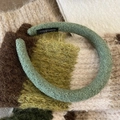 Serre-tête éponge en tweed vert sauge pour femme avec étiquette faite à la main - Vert Herbe