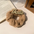 Elastico per capelli in pile beige con lettere Barbie 3D in stile retrò - Stile Lana di Agnello Lettera
