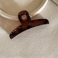 Detail of a large amber tortoiseshell shark hair claw clip with glossy finish and sturdy teeth - Tortoiseshell Straight