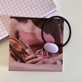 Coletero elástico con una cuenta ovalada de color lila suave en un estilo dulce - Morado