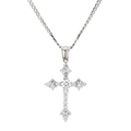 Dettaglio del ciondolo a croce in argento con zirconi AAA e catena a maglia barbazzale - Stile Catena Cubana / Argento