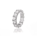 Dettaglio macro dell'anello da uomo in argento con pavé multi-fila e zirconi AAA - US 8 / Argento