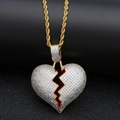Collana hip hop con cuore spezzato dorato, zirconi chiari e smalto rosso vivace - Bicolore (Con Catena a Corda Oro)