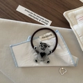 Détail d'élastique à cheveux ours en résine gris transparent avec cœur noir et décor - Cravate à cheveux / Gris
