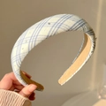 Diadema acolchada de cuadros azul y beige con lentejuelas para un estilo de pelo voluminoso - Cuadros Azul y Blanco