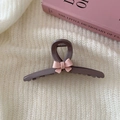 Detailansicht einer dunkelgrauen Haarklammer mit einer zarten rosa 3D-Schleifen-Deko - Grau
