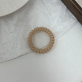 Élastique à cheveux spirale beige mat avec design de fil de téléphone flexible - Beige
