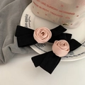 Paar elegante schwarze Schleifen-Haarclips mit rosa Satinrosen für stilvolle Mädchen - Entenschnabel-Haarclips