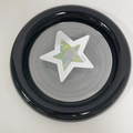 Detalle de la pinza de pelo estrella holográfica con logo SANSHINE Handmade - Blanco Roto