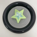 Detalle de pinza para el pelo estrella verde con textura de mármol azul y letras doradas - Verde