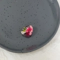 Heart-shaped resin hair clip with dried pink flower petals and green leaves - Red Heart