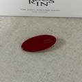 Pinza de pelo ovalada de acetato hecha a mano en rojo vino con letras doradas y clip metálico - Rojo