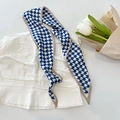 Eleganter langer Seidenschal mit blau-weißem geometrischem Muster für Damen - Hahnentritt