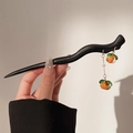 Eleganter Haarstab aus Ebenholz mit Persimmon-Anhänger für traditionelle Frisuren - Khaki-Frucht