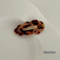 French cloud-shaped hair clip in dark amber tortoiseshell finish with gold metallic clip - Tortoiseshell