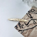 Haarspange aus champagnerfarbenem Acetat mit Perlmuttstruktur und Barrette La France Text - Ellipse / Milchkaffee
