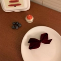 Eleganter burgunderroter Samt-Haarclip mit Schleife für Damen im edlen Minimal-Stil - Rot