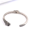Vintage oxidiertes Silber Gepard Kopf Armreif mit detaillierten gravierten Rollenmustern - Leopard Armreif
