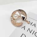 Elegante fermaglio per capelli a luna oro rosa con texture martellata e perla - Oro rosa