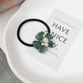 Elastico per capelli con fiori in resina verde scuro, perle bianche e glitter oro - Verde Scuro