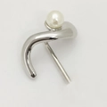 Minimalist silver fluid design hair hook with a white pearl accent for elegant ponytails - Silver
