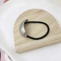 Elastico per capelli nero con fibbia in metallo argento a mezzaluna e finitura opaca - Stile Metallo Spazzolato Mezzaluna / Argento Spazzolato