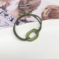 Elastico per capelli verde scuro con ciondolo ovale in resina e dettaglio a onde - Corda Verde Scuro Premium