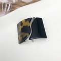 Quadratischer Haarhaken aus Harz mit Schildpatt-Schwarz-Patchwork und Wellendetail - U-förmiger Haarhaken / Leopardenmuster