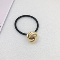 Schwarzes elastisches Haargummi mit drei ineinandergreifenden goldenen Ringen - Gold