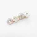 Dettaglio di fermagli per capelli in acetato colorato con strass lucidi e base in metallo oro - Stile Floreale Marmo Sfumato Multicolore