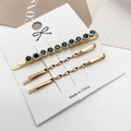 Detail van een driedelige set met marineblauwe strass haarclip en gouden haarspelden - Teal