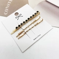 Dettaglio del set da tre pezzi con strass neri e fermagli per capelli dorati a onde - Nero