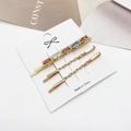 Detail van gouden haarklemmetjes met kleurrijke strassteentjes op witte kaart - Vierkant Kleurrijk