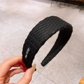 Klassisches schwarzes Strickstirnband mit True Fitted Label, perfekt für das Herbststyling - Schwarz