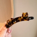 Molletta a banana per capelli a forma di gatto tartarugato con dettagli dorati e strass - Stampa leopardata