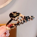 Pinza per capelli in acetato tartarugato con logo NY per acconciature eleganti - Stampa leopardata