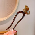 U-förmige Haarnadel aus Acetat mit Schildpatt-Muster, Blau und Schmetterlingsmotiv - Blau-Braun