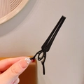 Zwarte matte drielaagse haarklem voor haarwortelvolume en een minimalistische stijl - Zwart